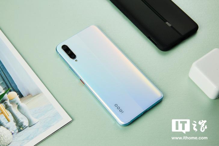 vivo iqoo羽光白处理器